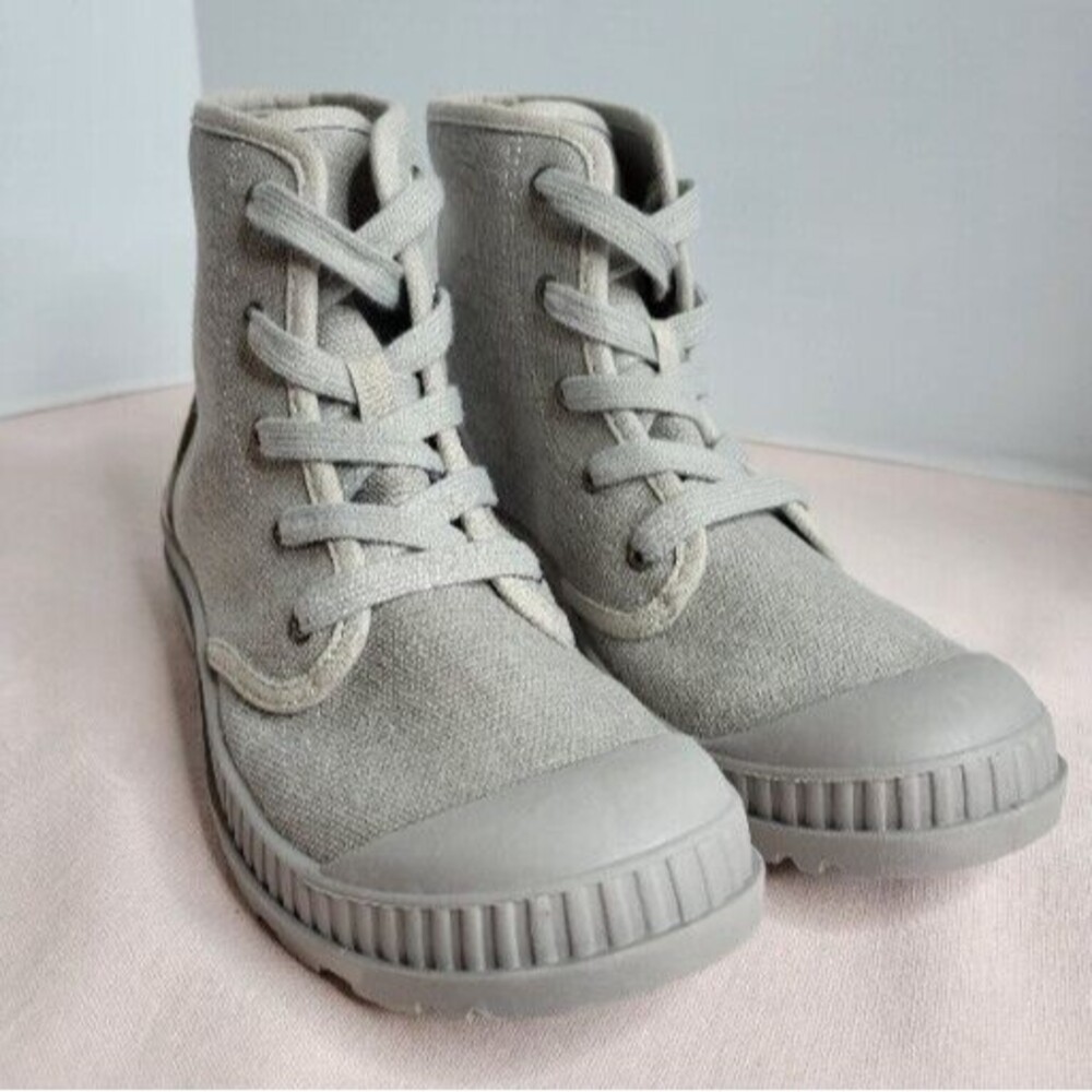 Women's SO’s Dragonfruit Gray Ankle Boot Size 10.